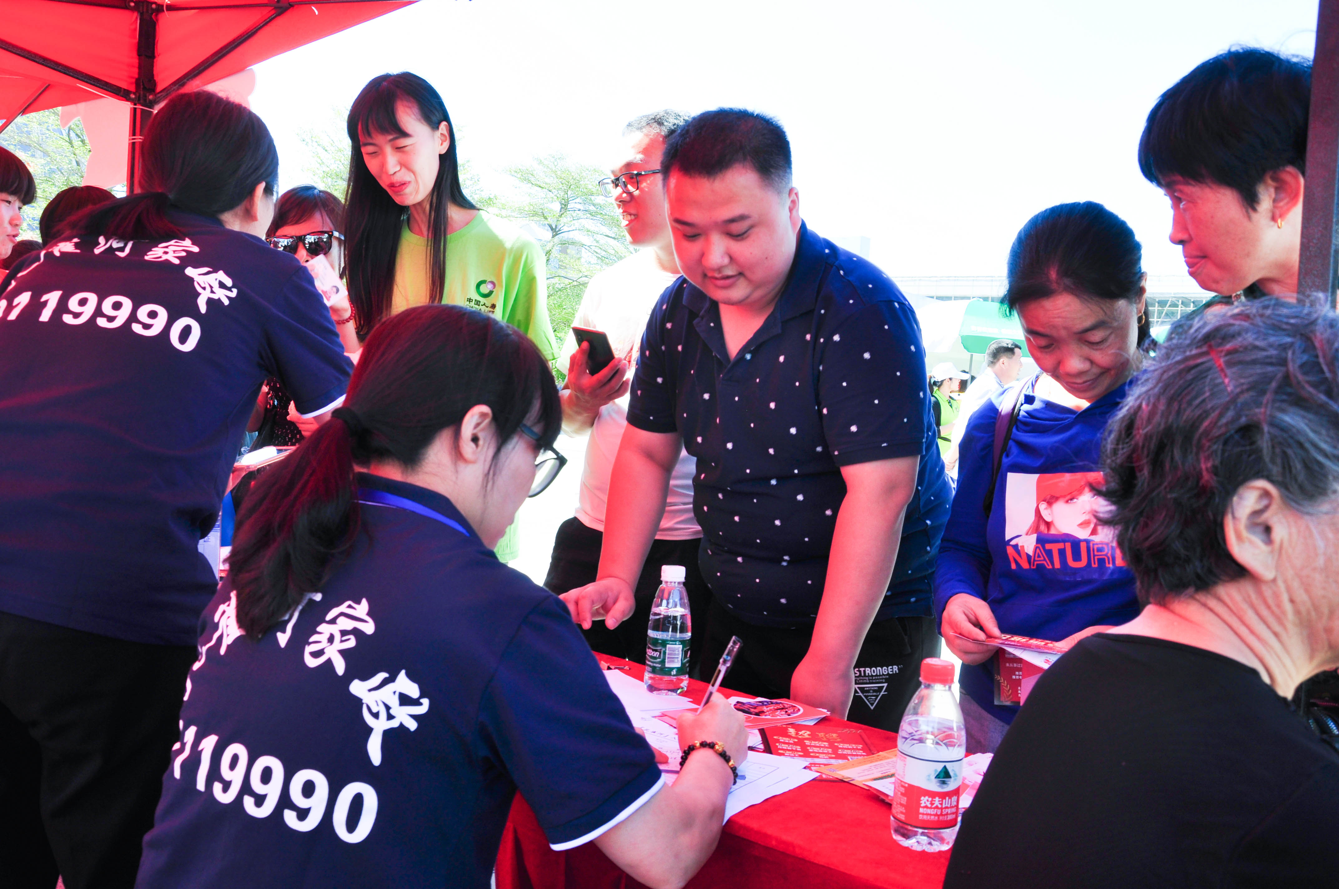 �g��Ц�Z��һ����ʮ�˰���ˇ�R�ψ�������ȸ�������B�T�е����ü�����(ji��)